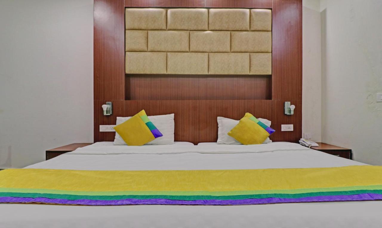 Itsy Hotels Hamlets Stay ノイダ エクステリア 写真