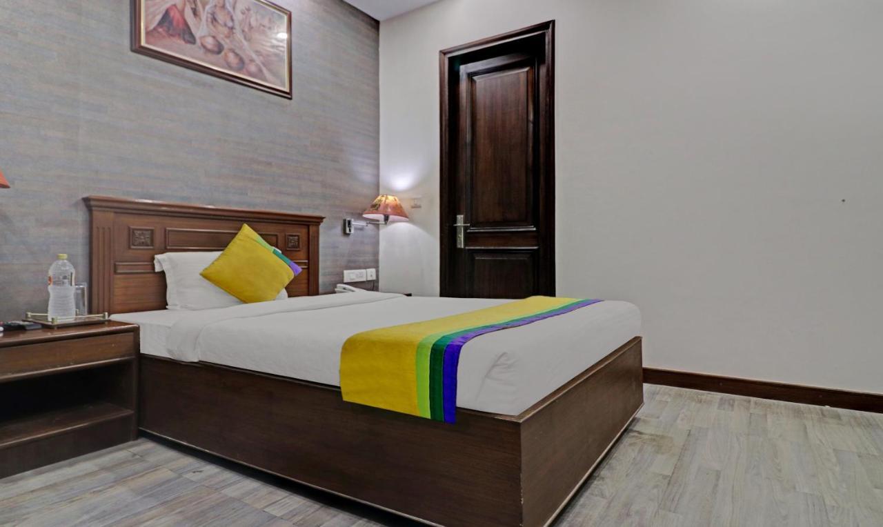 Itsy Hotels Hamlets Stay ノイダ エクステリア 写真