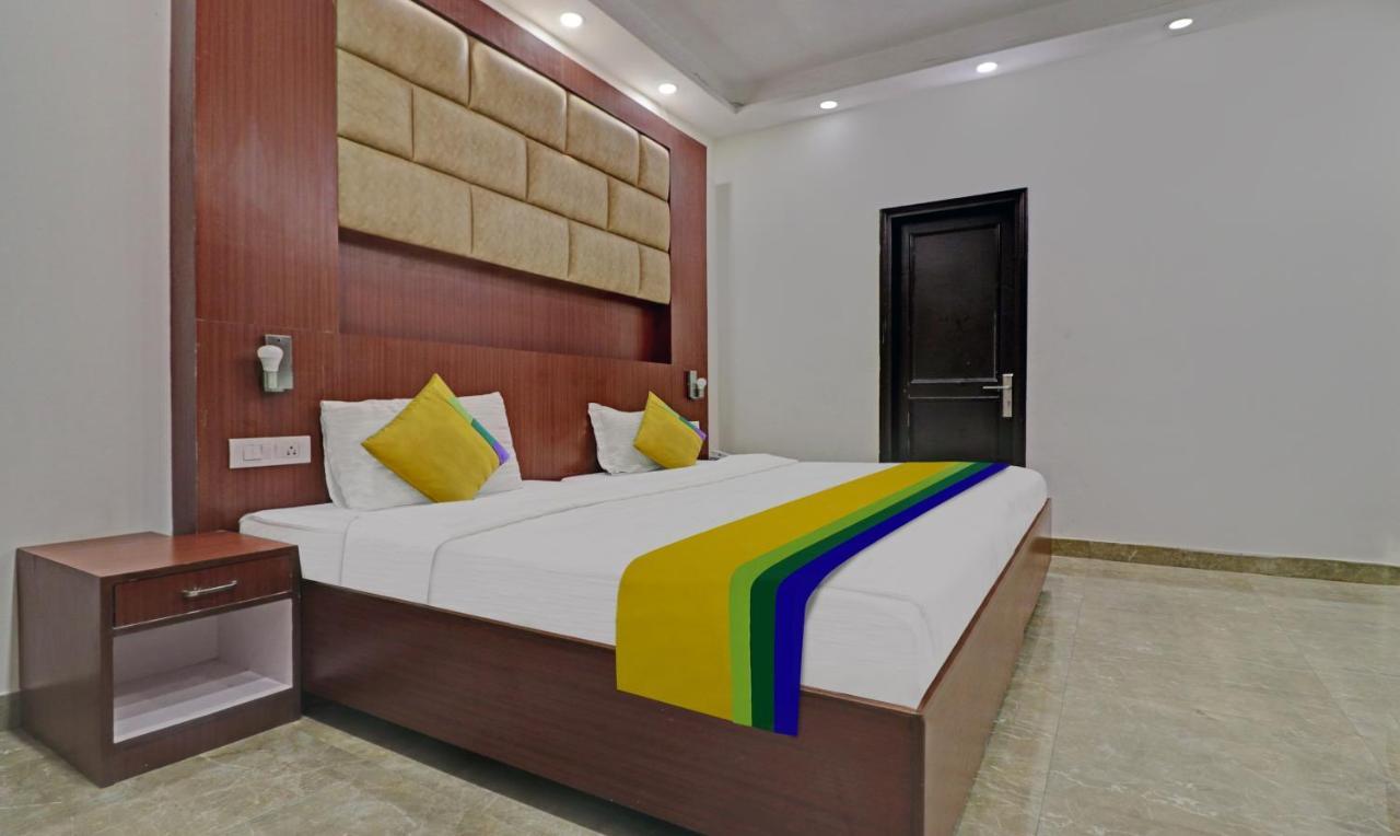 Itsy Hotels Hamlets Stay ノイダ エクステリア 写真