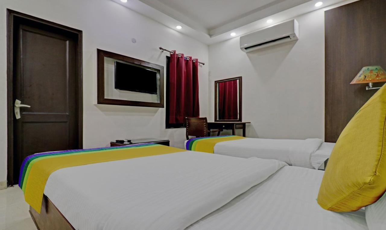 Itsy Hotels Hamlets Stay ノイダ エクステリア 写真